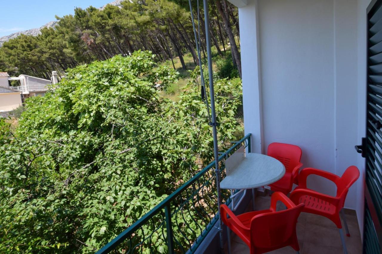 Marios Apartment Brela Exterior photo